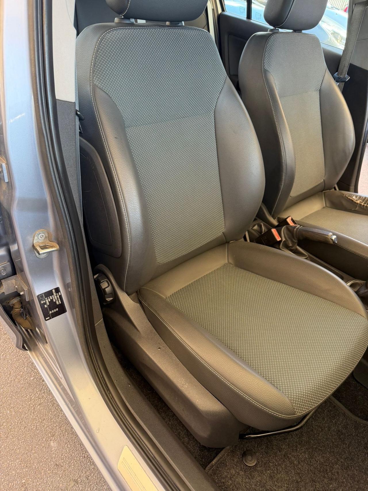 Opel Corsa 1.4 16V 5 porte Cosmo
