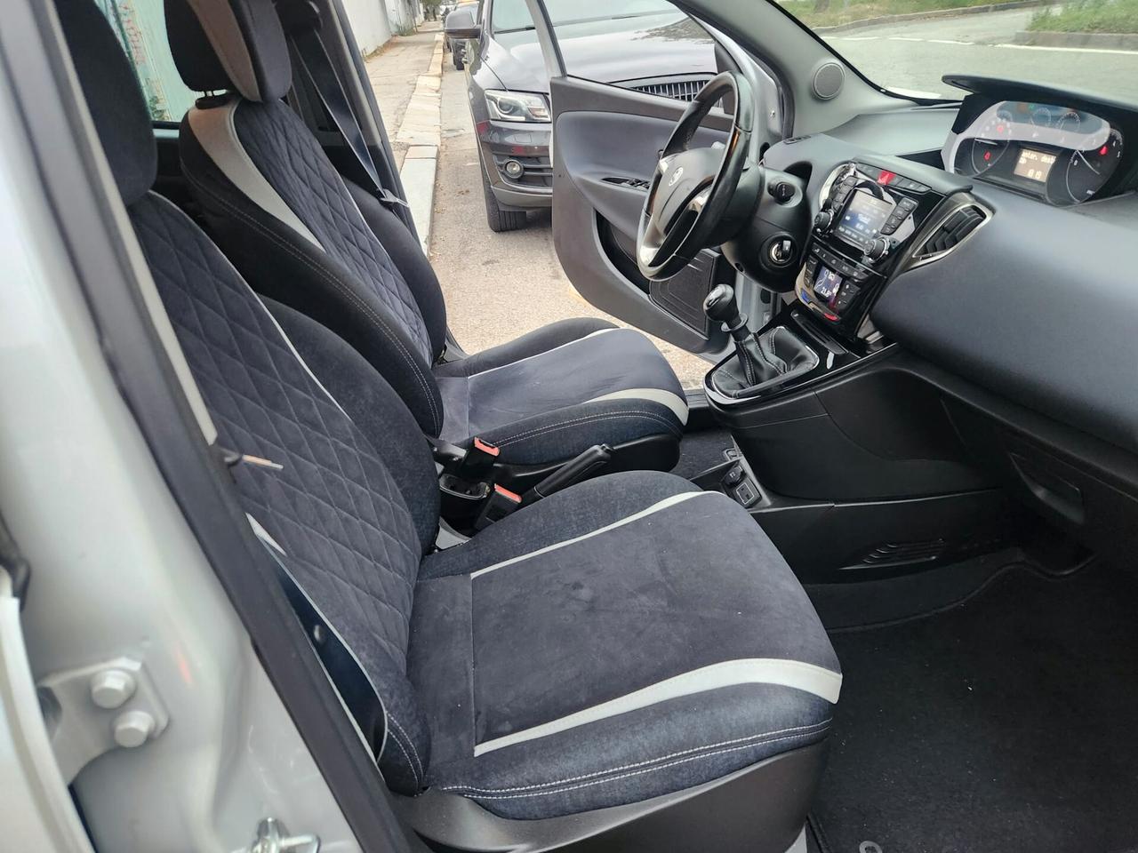 Lancia Ypsilon 1.2 69 CV 5 porte GPL Ecochic Platinum