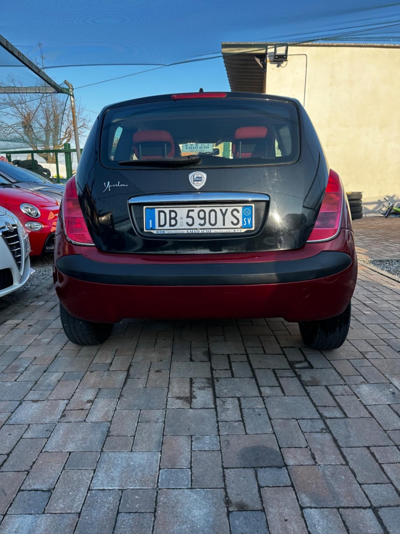 Lancia Ypsilon 1.2 16V Oro