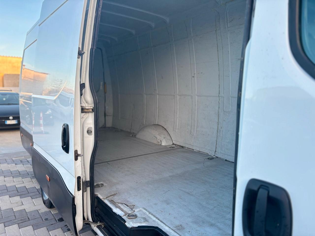 Iveco Daily 35S14 2.3 Diesel- Furgone