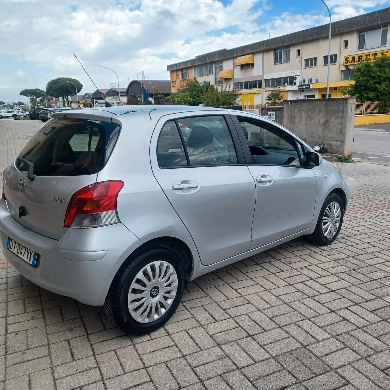NEOPATENTATI YARIS 1.0 5 PORTE BEN CONSERVATA
