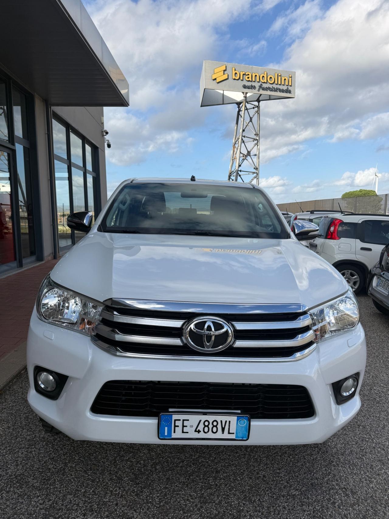 Toyota Hilux 2.4 D-4D 4WD Lounge my16"