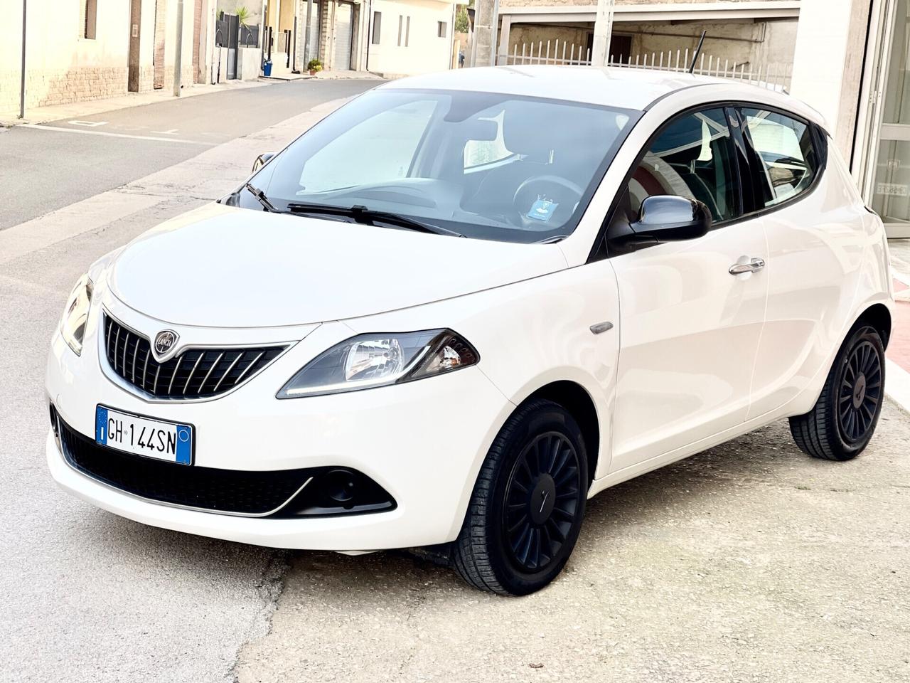 Lancia Ypsilon 1.0 FireFly 5 porte Hybrid Ecochic Silver 2022