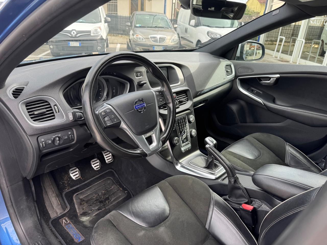 Volvo V40 D2 R-design Momentum