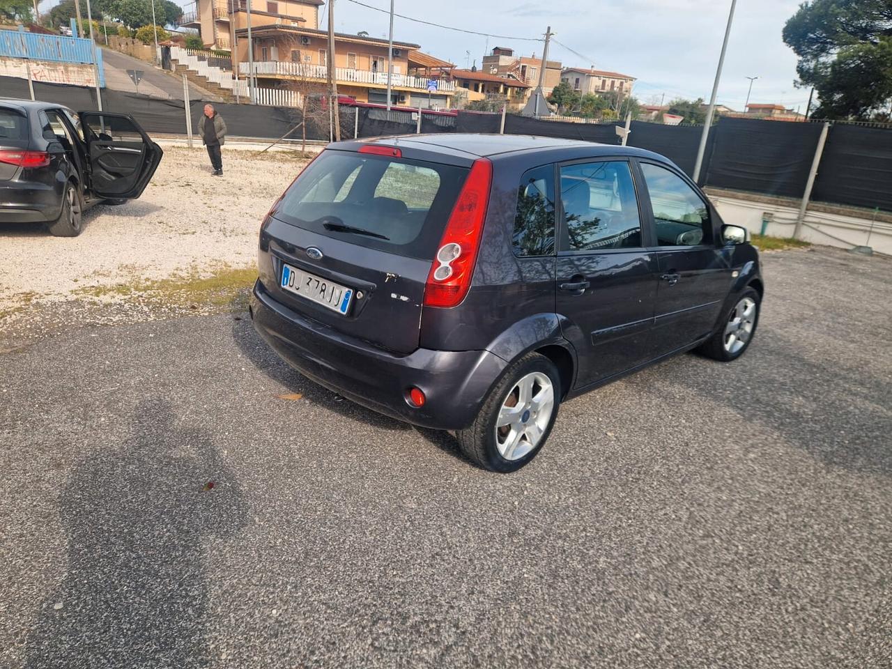 Ford Fiesta 1.2 16V 5p. Ghia