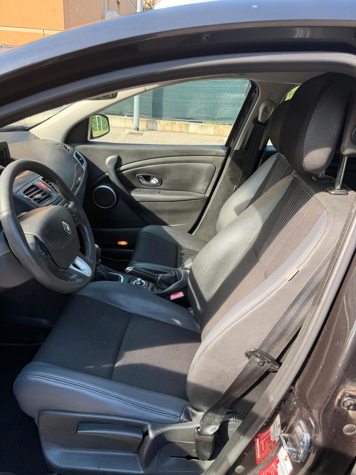 Renault Megane SporTour 1.5 dci - NAV. - 12 MESI DI GARANZIA -