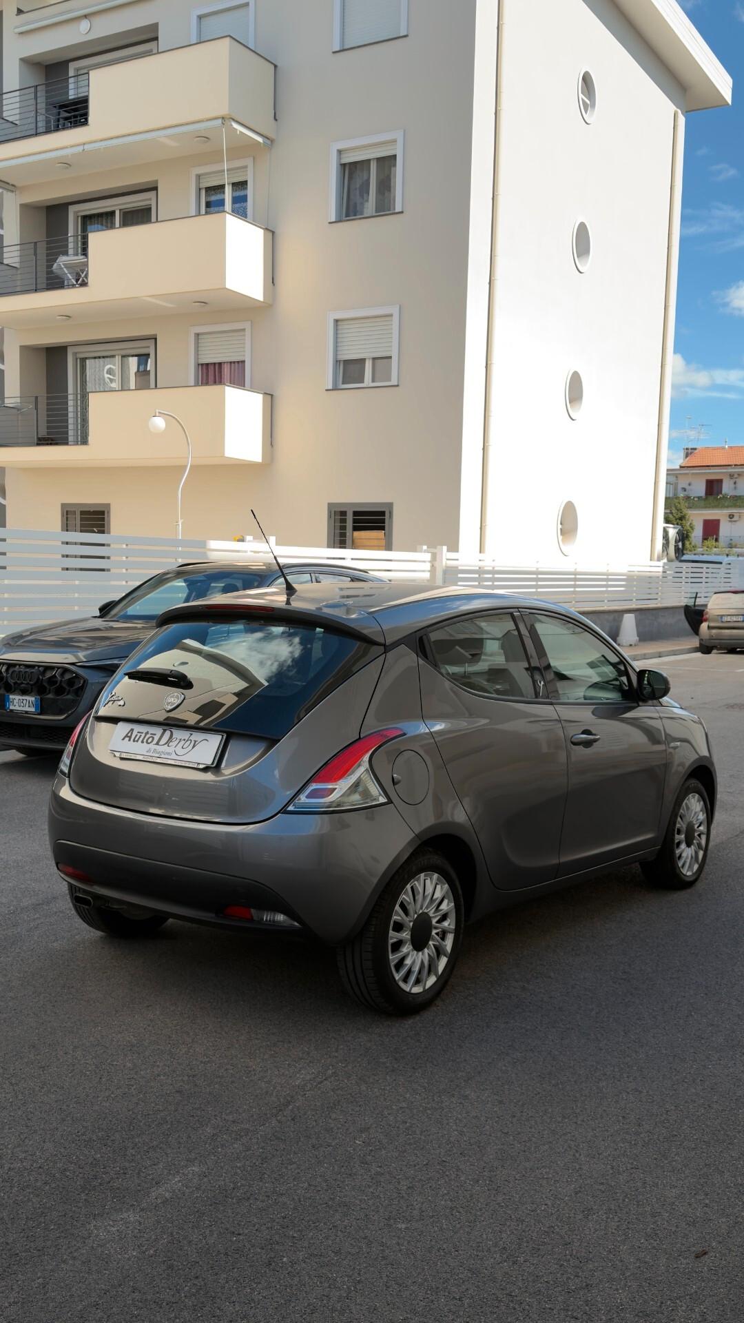 Lancia Ypsilon 1.2 69 CV 5 porte GPL Ecochic Platinum