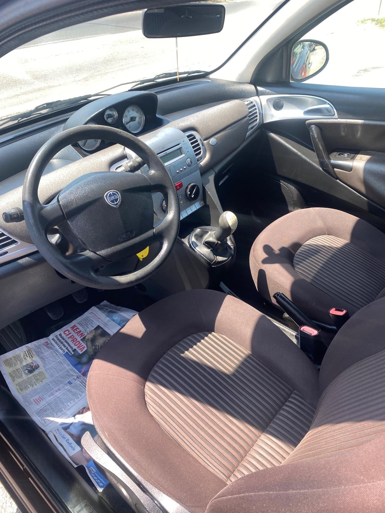 Lancia Ypsilon 1.3 MJT 75 CV Argento