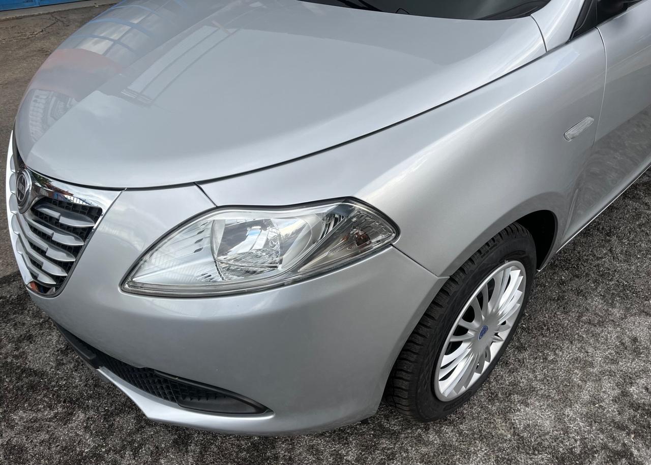 Lancia Ypsilon 1.2 69 CV5porte Silver-soloKm47500-
