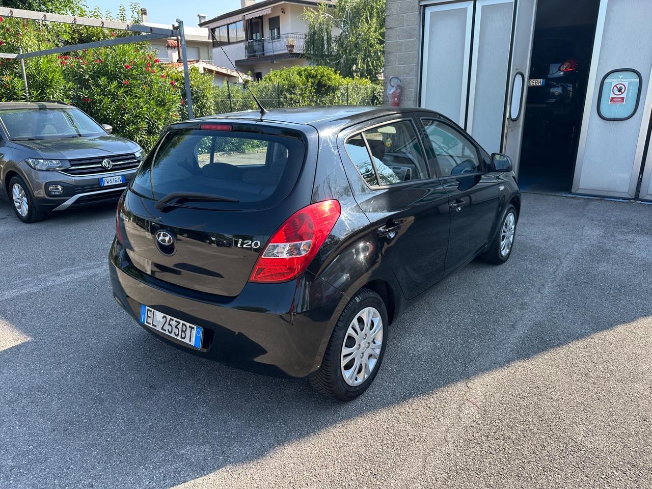 Hyundai i20 1.2 5p. Comfort - 2011 - Neopatentati