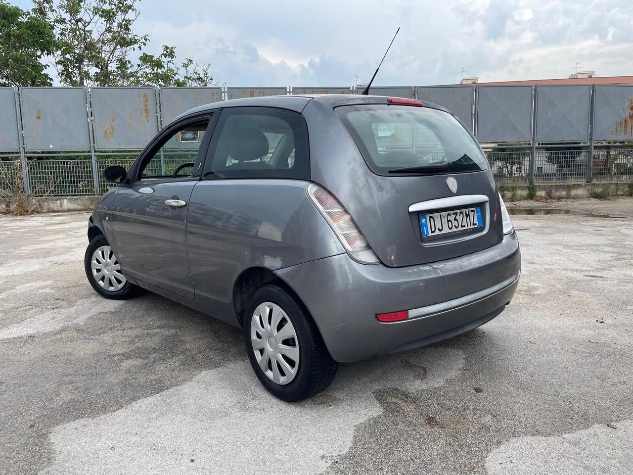 Lancia Ypsilon 1.3 MJT 75 CV Oro