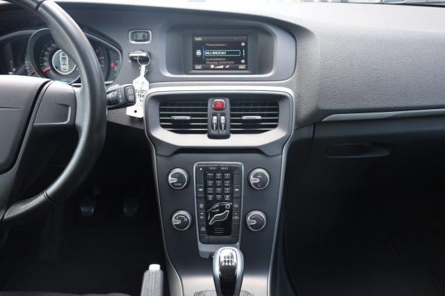VOLVO V40 D2 2.0d UniPropietario Tagliandata per NEOPATENTAT