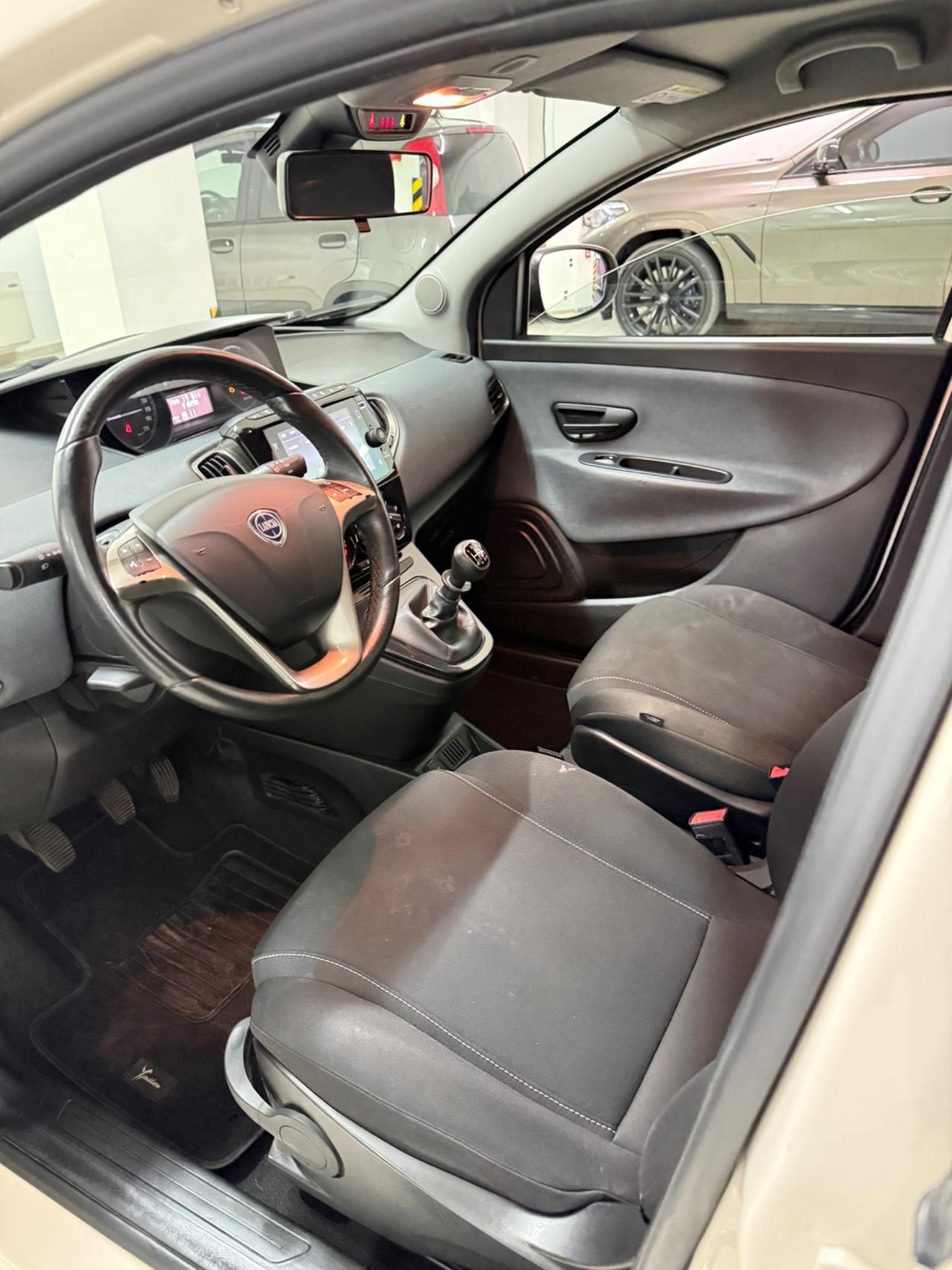 Lancia Ypsilon 1.0 FireFly 5 porte S&S Hybrid Ecochic Gold