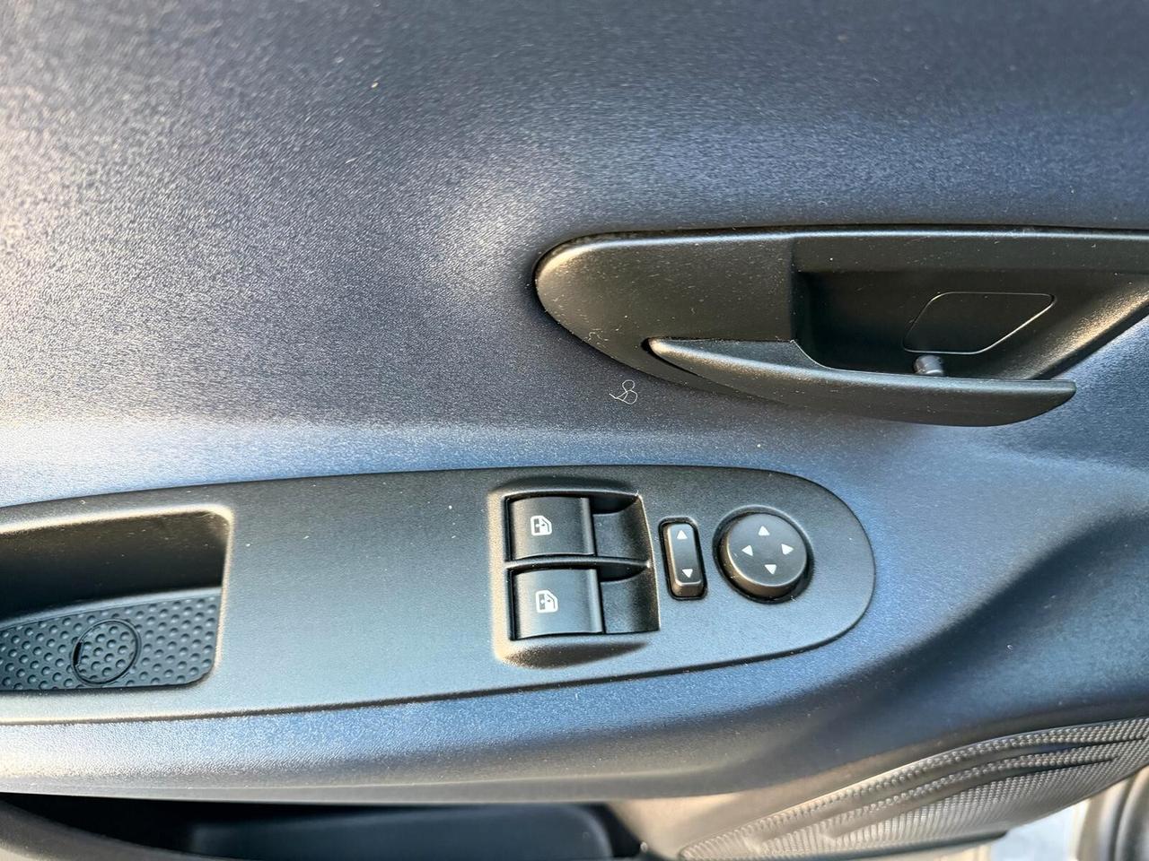 Lancia Ypsilon 1.0 FireFly 5 porte S&S Hybrid Silver