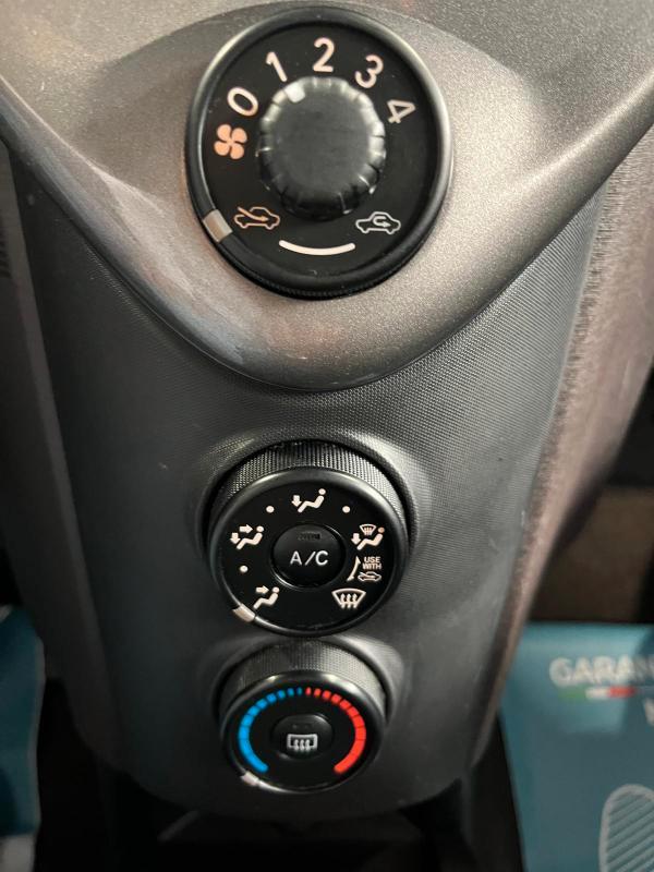 Toyota iQ 1.0 Sol