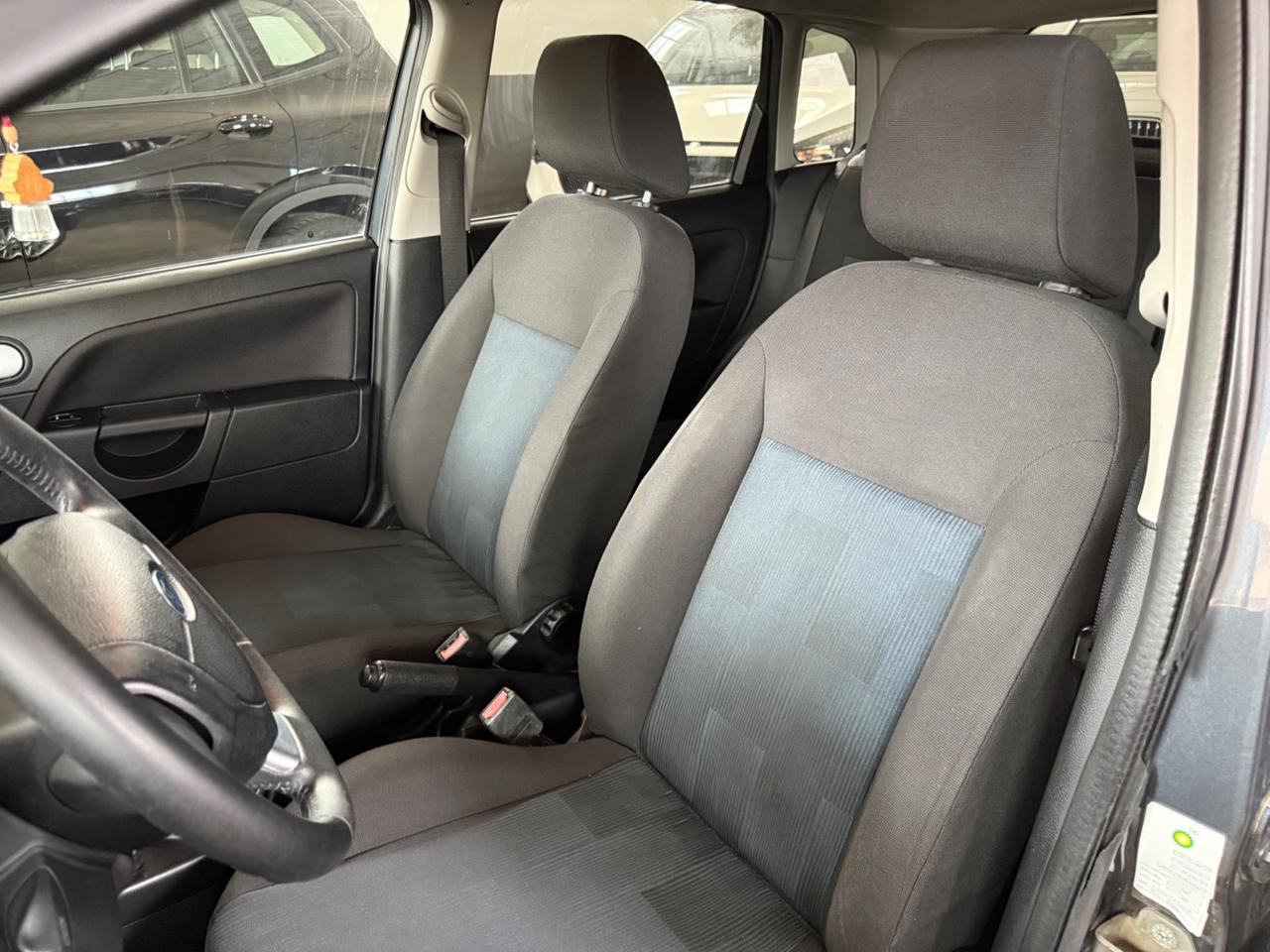 Ford Fiesta 1.4 TDCi 5p. Ghia GRANDINATA
