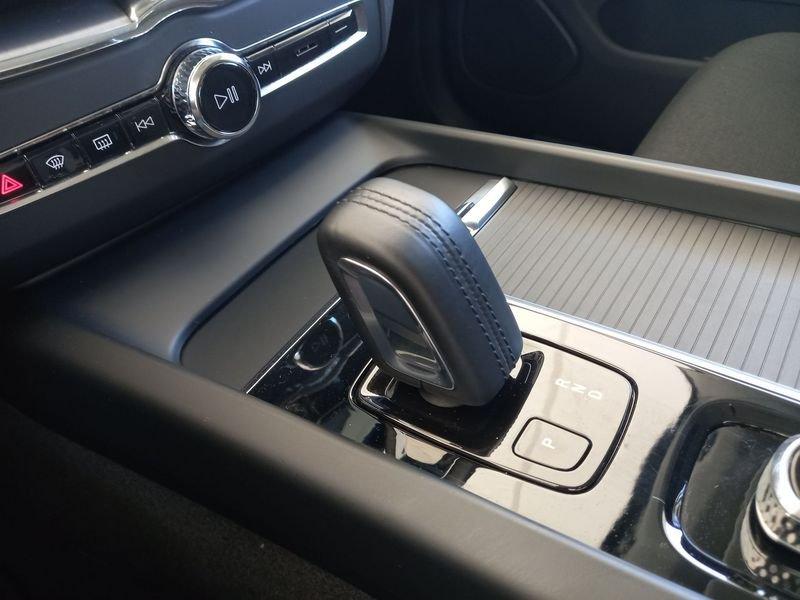 Volvo XC60 B4 197+14 CV AWD Automatica NAVI LED Momentum Pro