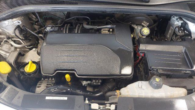 RENAULT Clio 1.2 16V 5 porte 4U Pack