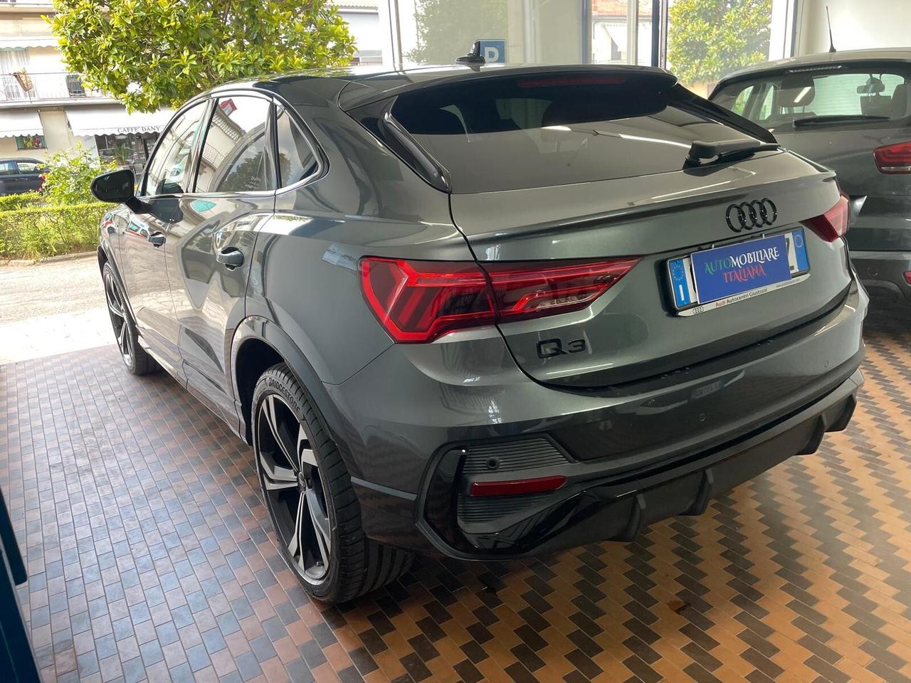 Audi Q3 TDI S tronic Identity Black