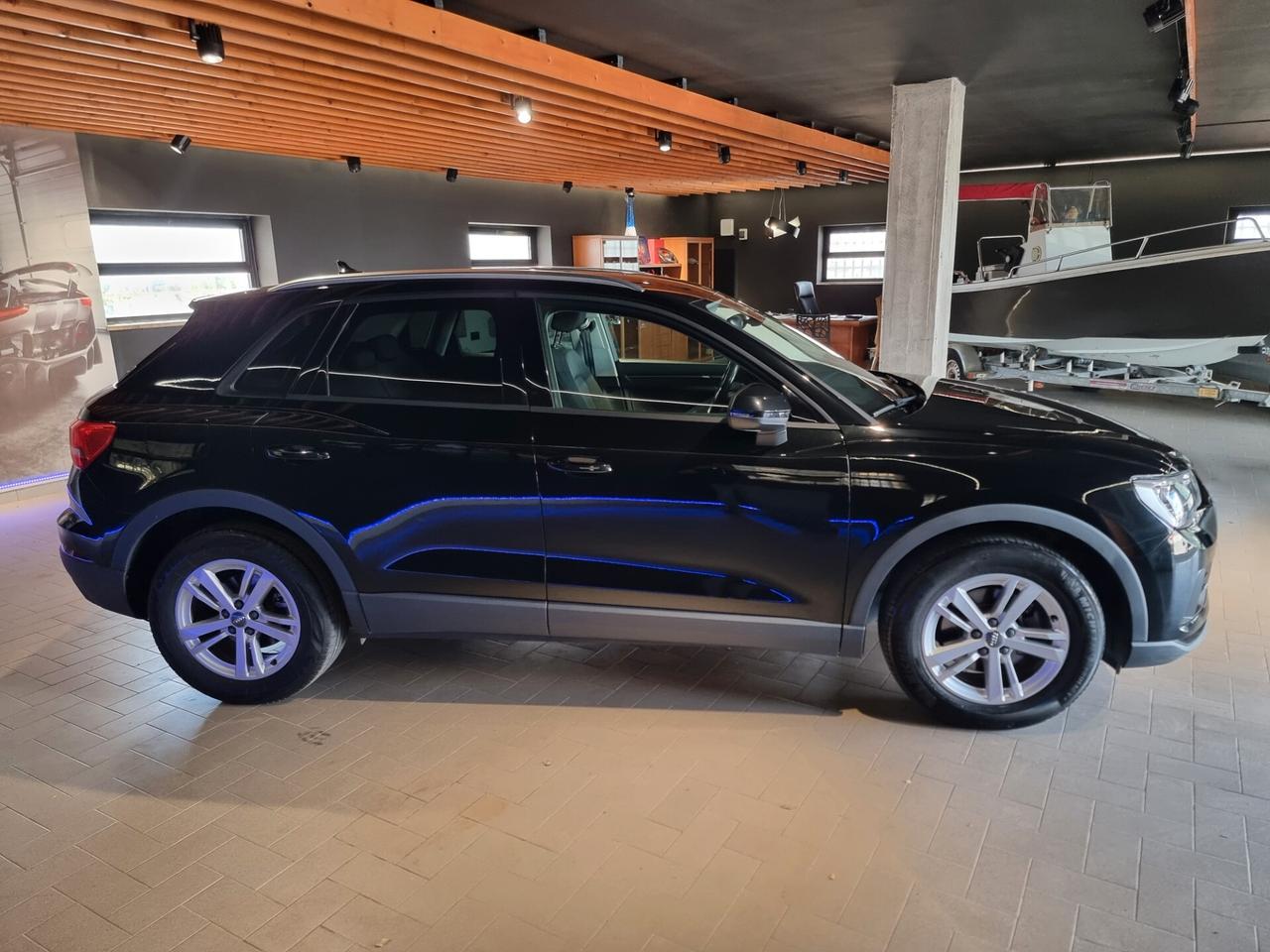 AUDI Q3 35 TDI S tronic Business • Virtual Cockpit • LED • Navi • Euro 6
