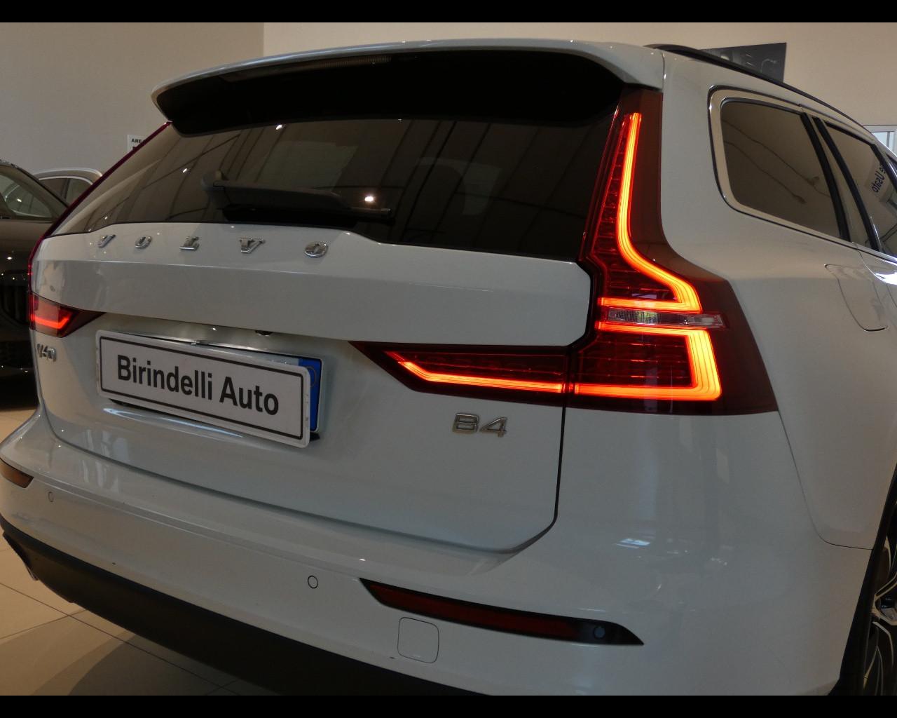 VOLVO V60 (2018-->) - V60 B4 (d) Geartronic Momentum Business