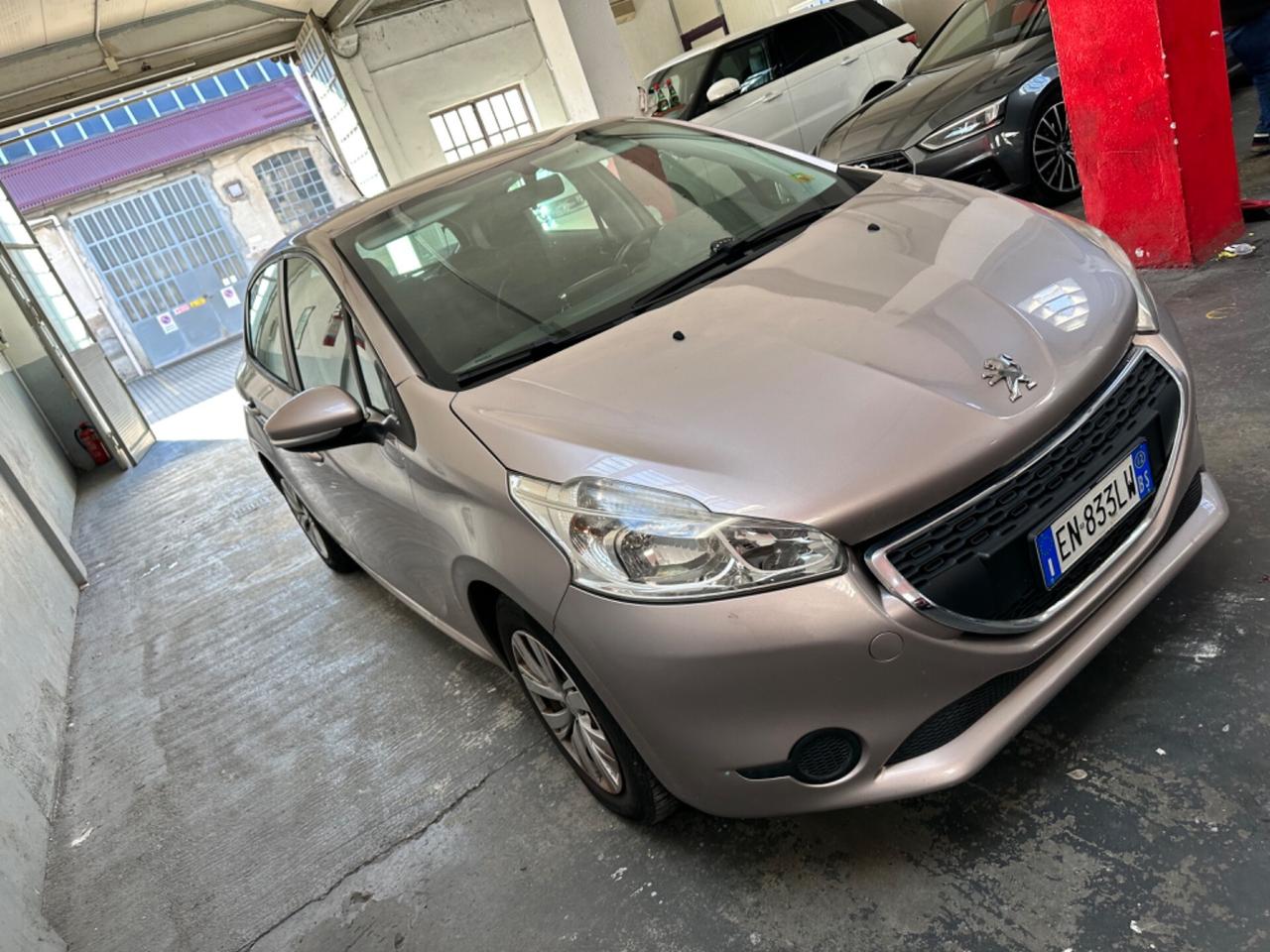 Peugeot 208 1.4 HDi 68 CV 5 porte Allure