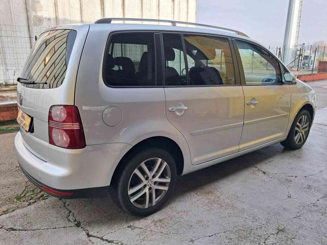 VOLKSWAGEN Touran 2.0 16V TDI Highline 7 posti neopatentati