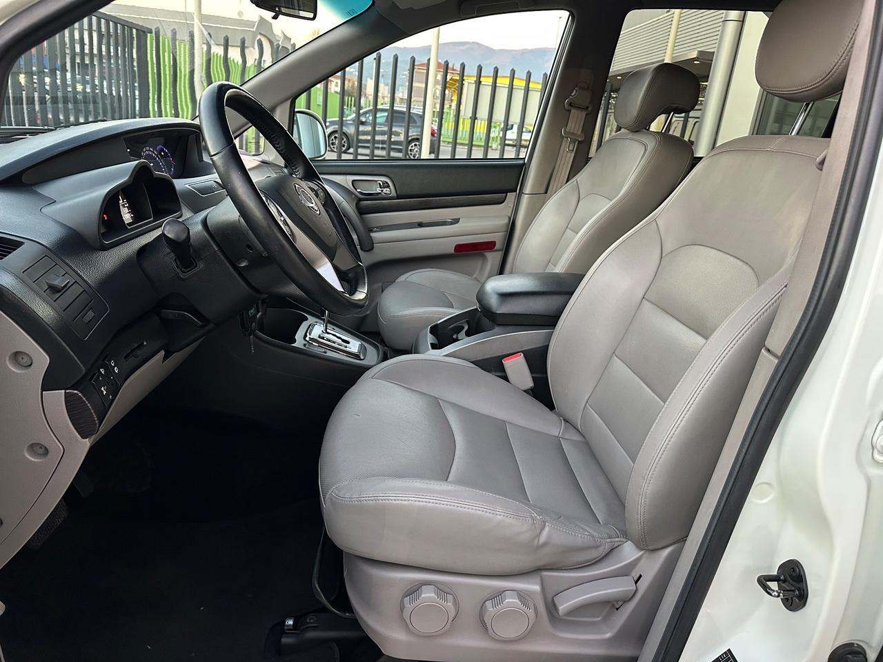 Ssangyong Rodius 2.2 Diesel 4WD A/T Classy Pelle Smart Audio