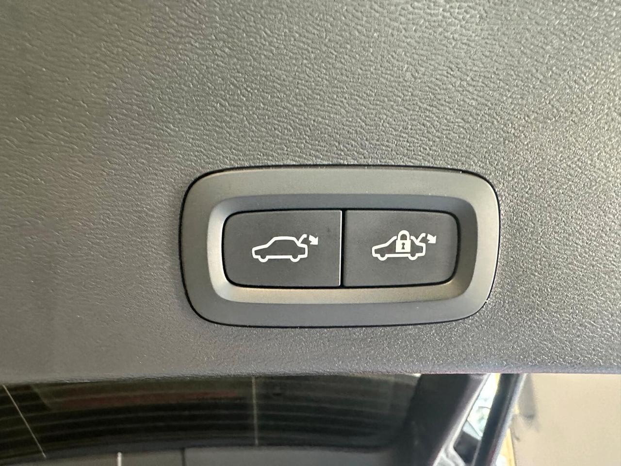 Volvo XC40 B3 automatico Plus Dark