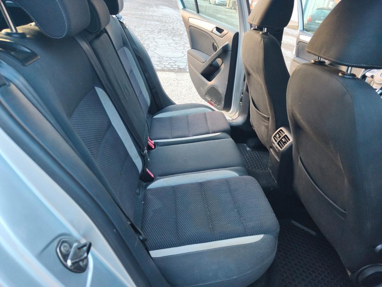Volkswagen Golf 2011----1.6 Diesel