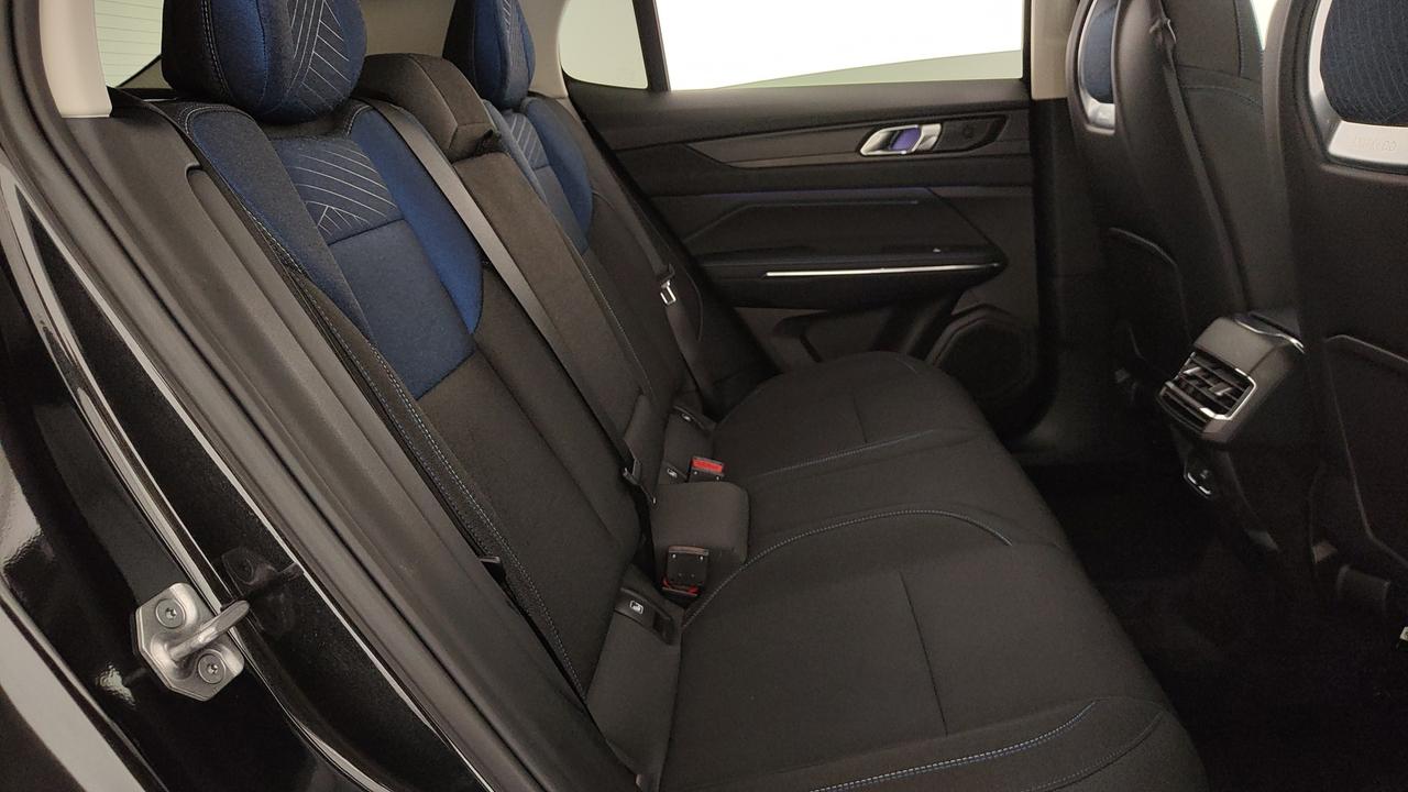 LYNK & CO 01 1.5 td phev auto