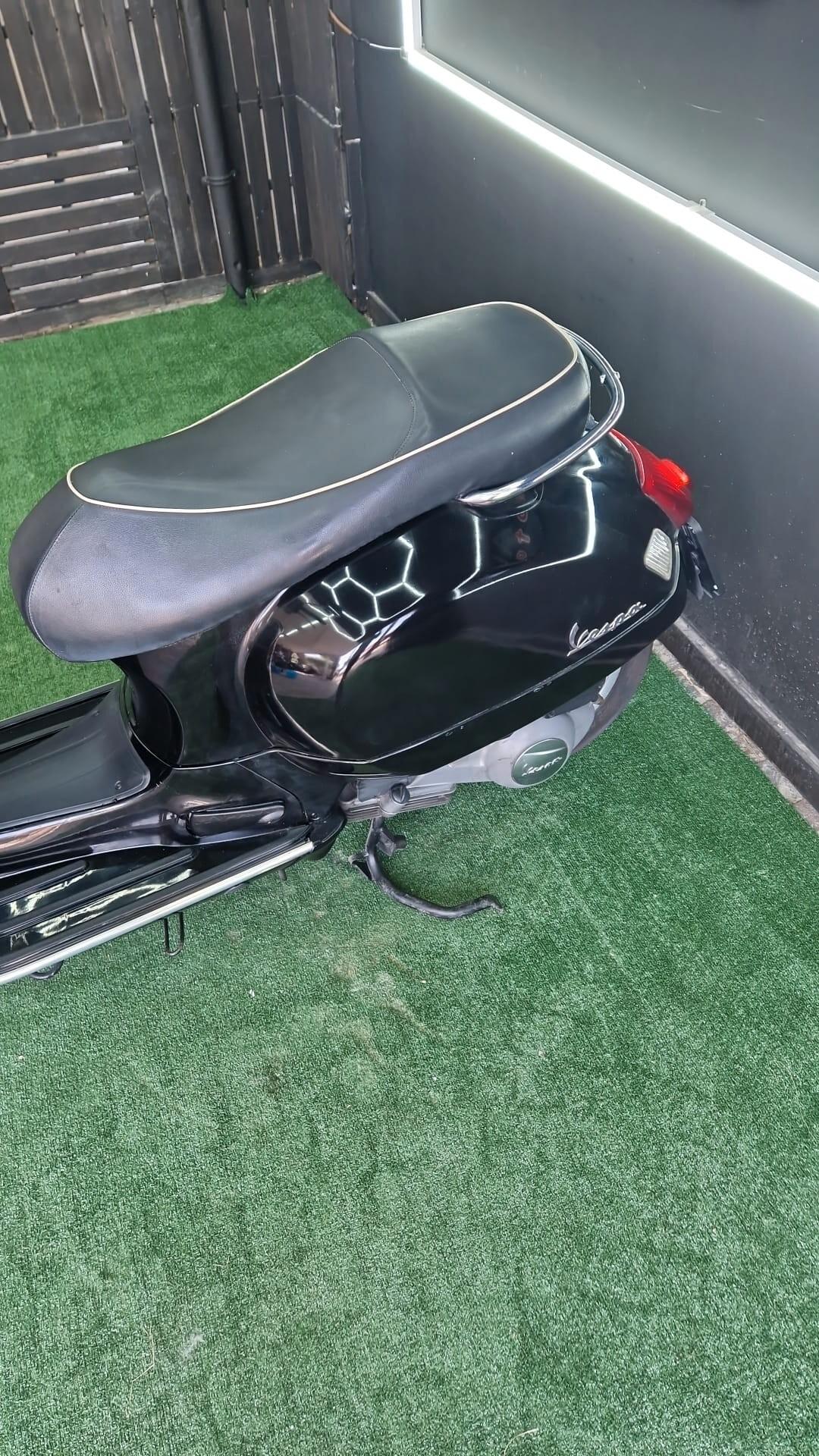 Piaggio Vespa 300 GTS