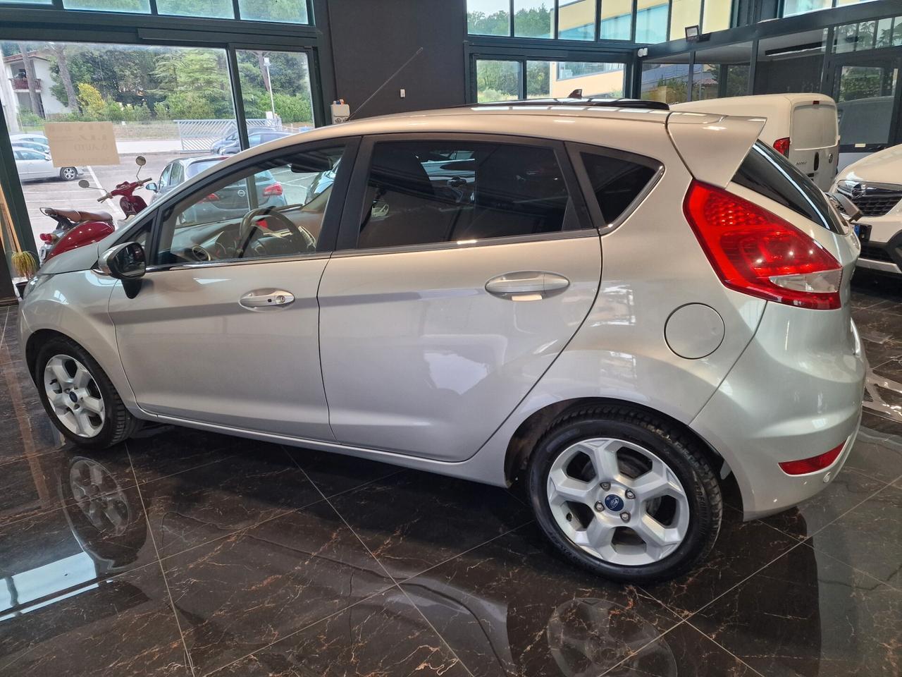 Ford Fiesta 1.4 b, AUTOMATICO GUIDABILE DA DISABILI.