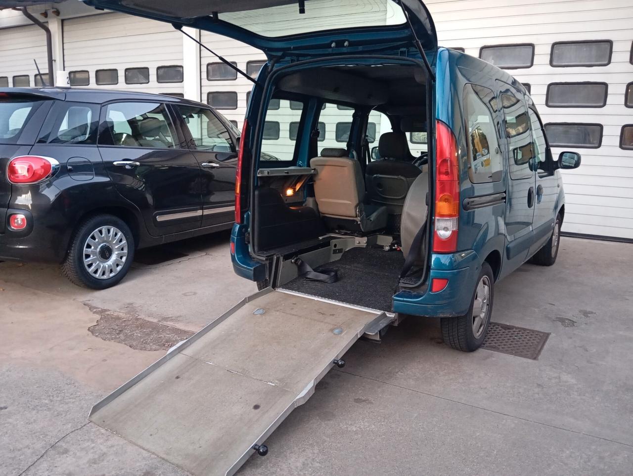 Renault Kangoo 1.6 con pedana per disabili