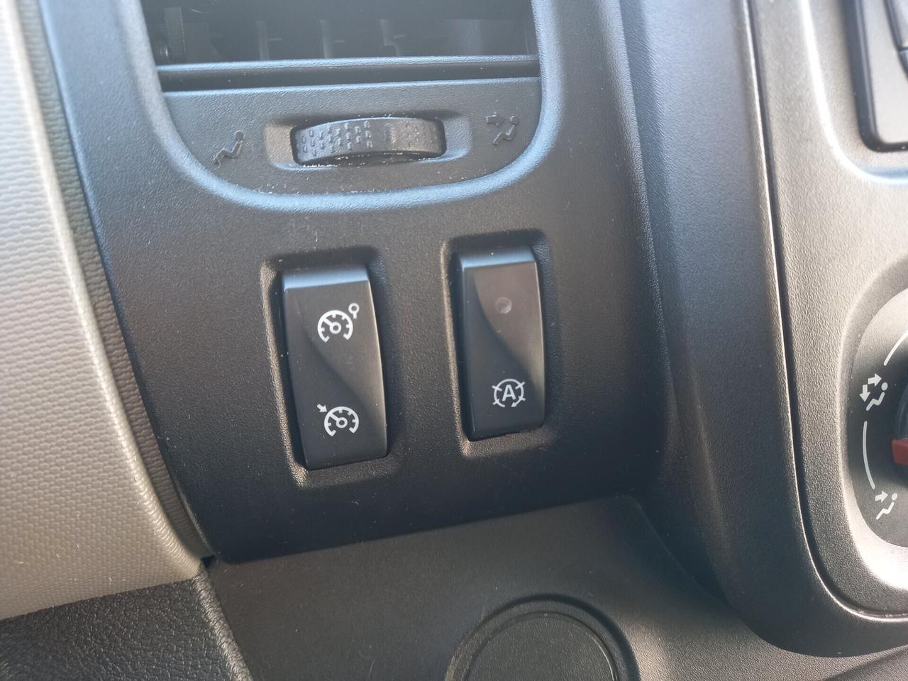 Renault Trafic T29 1.6 dCi 145CV 9 POSTI