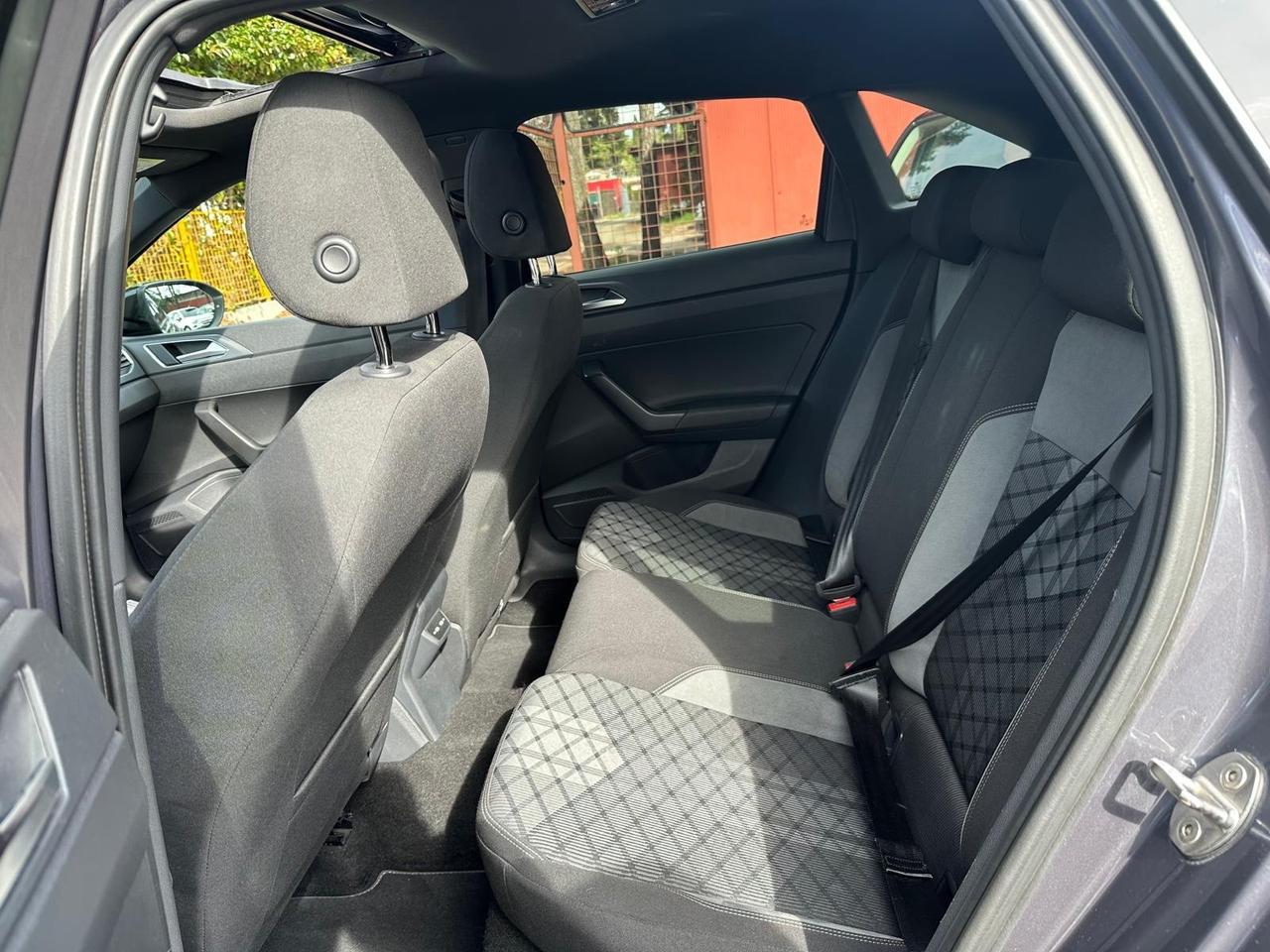 Volkswagen Taigo 1.0 TSI 110 CV DSG R-Line Rline tetto *promo*