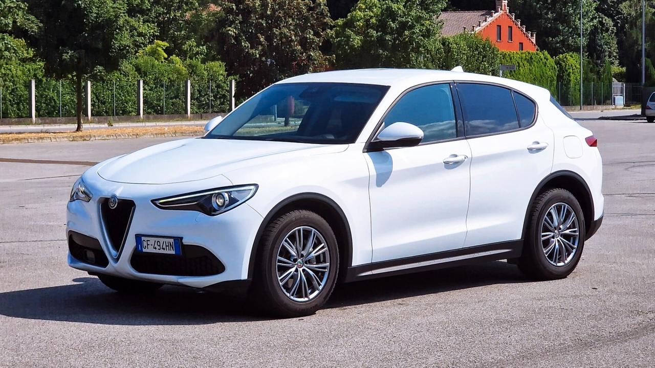 Alfa Romeo Stelvio 2.2 Turbodiesel 160 CV AT8 RWD