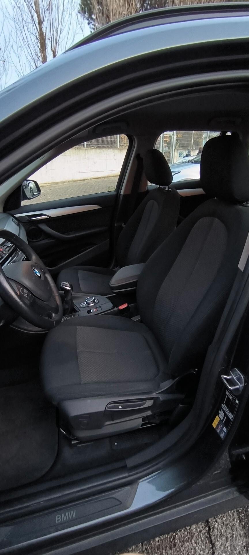 BMW X1 auto incidentata