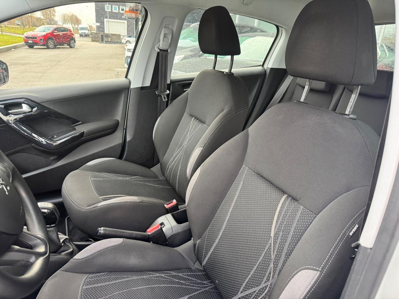 Peugeot 208 1.2 Neopatentati