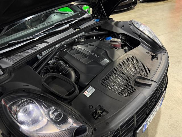 PORSCHE Macan 3.0 V6 CARVERTICAL DISPONIBILE TOTAL BLACK