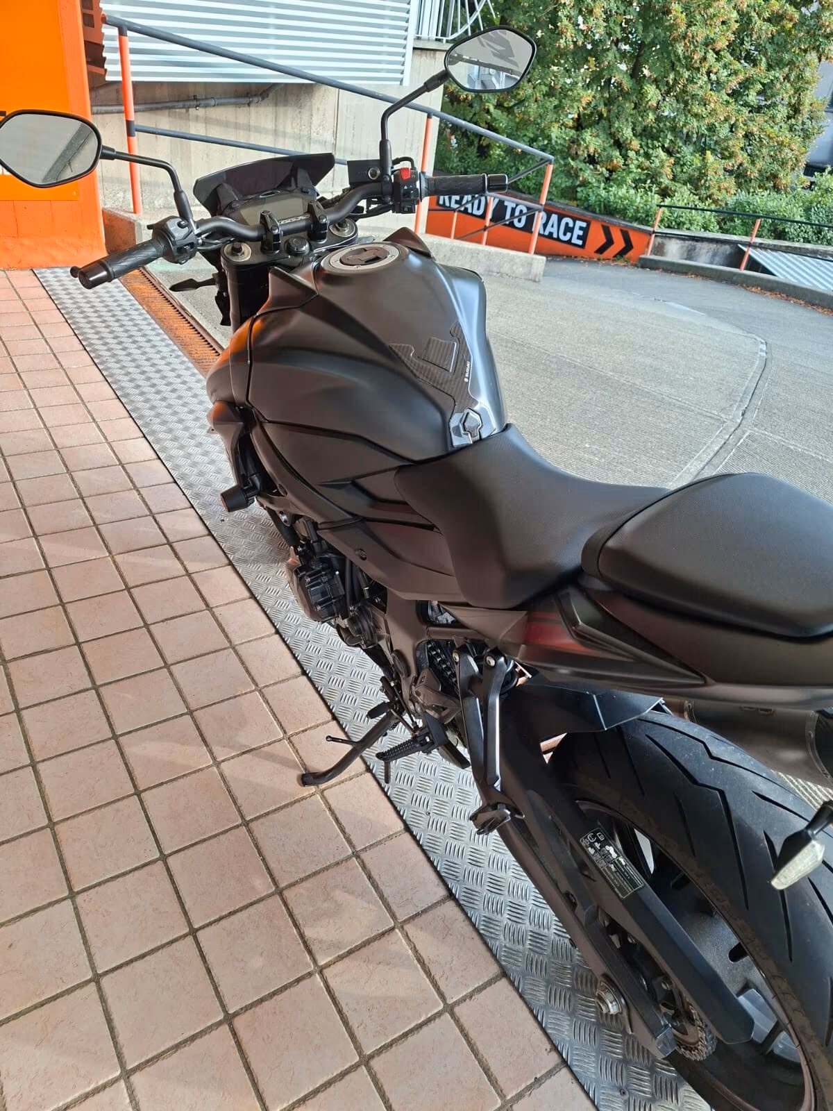 Suzuki GSX S 750 Yughen