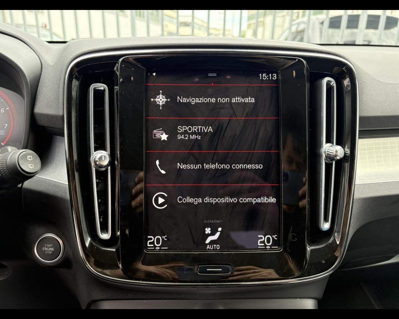VOLVO XC40 (2017-->) - XC40 T2 Momentum Core