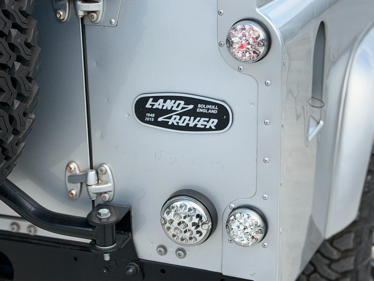 Land Rover Defender 110 2.2 TD4 SE 122 CV SW 7 POSTI AUTOCARRO IVA ESPOSTA