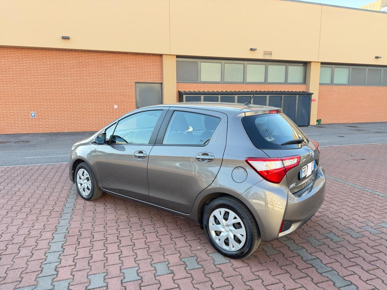 Toyota Yaris 1.5 Hybrid Business