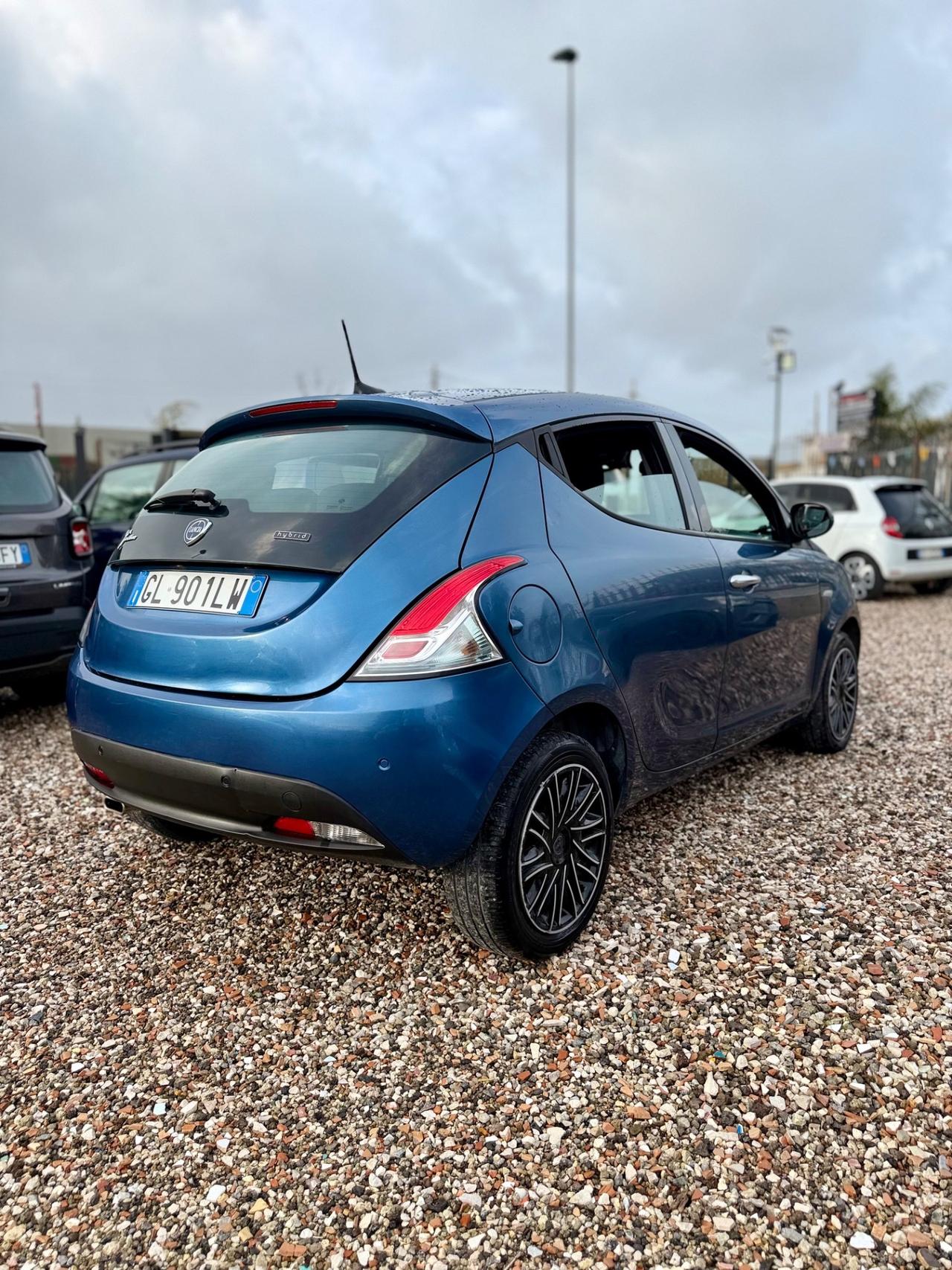 Lancia Ypsilon 1.0 FireFly 5 porte Hybrid Alberta Ferretti