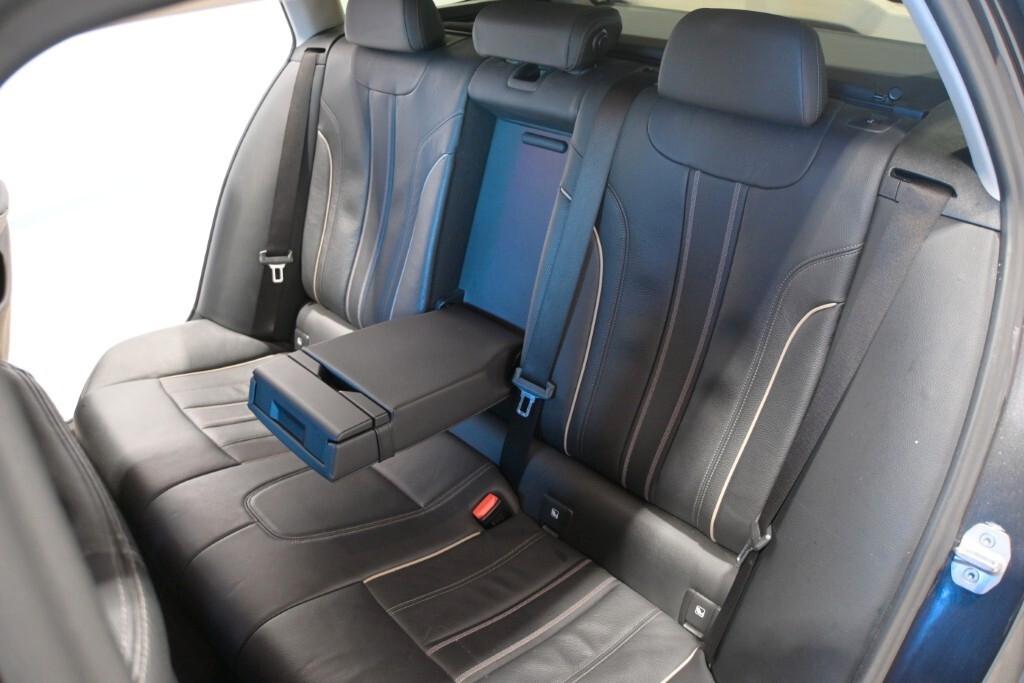 BMW 518D TOURING 136CV STEPTRONIC BUSINESS ADVANTAGE ( FARI LED ADATTIVI - BMW DIGITAL COCKPIT - ACTIVE CRUISE - PELLE - AMBIENT LIGHTS - NAVI - MIRROR - PARK ASSISTANT - TELECAMERA POST. )