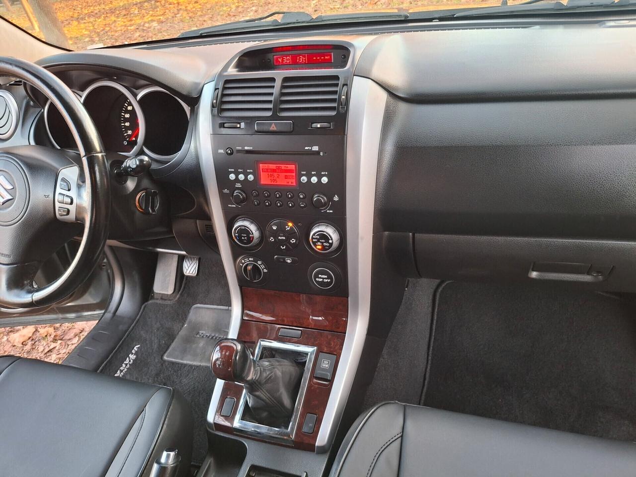 Suzuki Grand Vitara 1.9 DDiS-NAVIGATORE-PELLE-TETTO--