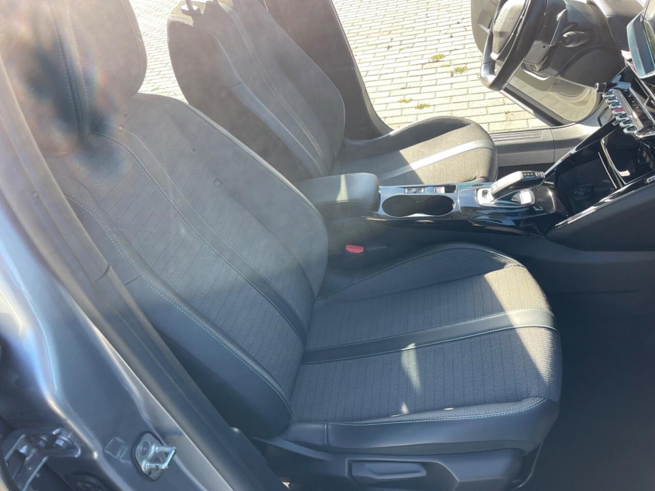 Peugeot 2008 BlueHDi 130 S&S EAT8 Allure