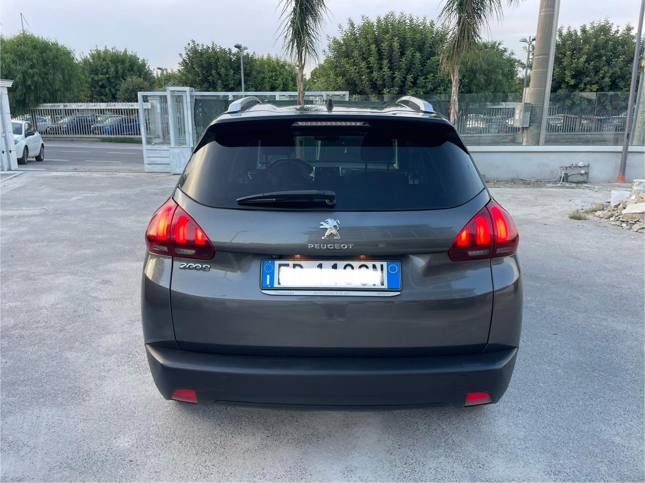 Peugeot 2008 PureTech 82 Style km 37.000 Nuova !