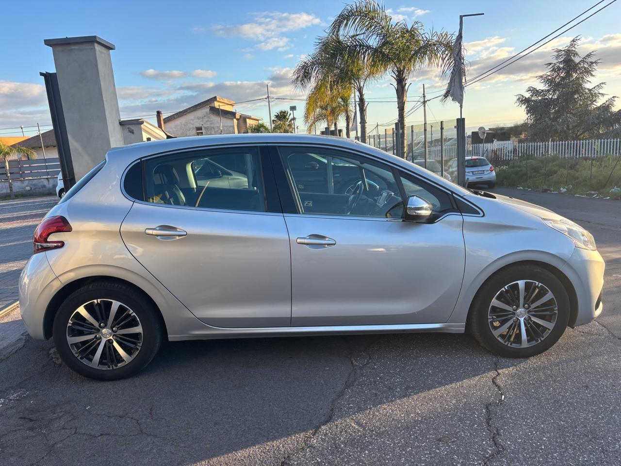 Peugeot 208 PureTech 82 5 porte Allure